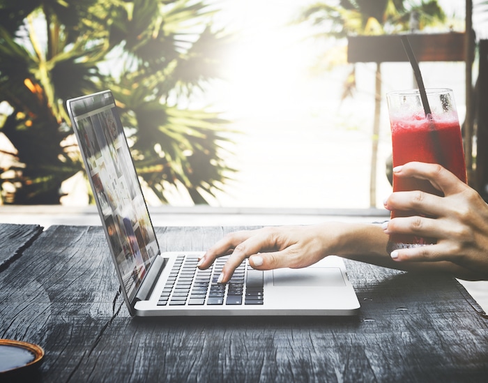 URLAUBS- UND KRANKHEITSVERTRETUNGEN URLAUBS- UND KRANKHEITSVERTRETUNGEN