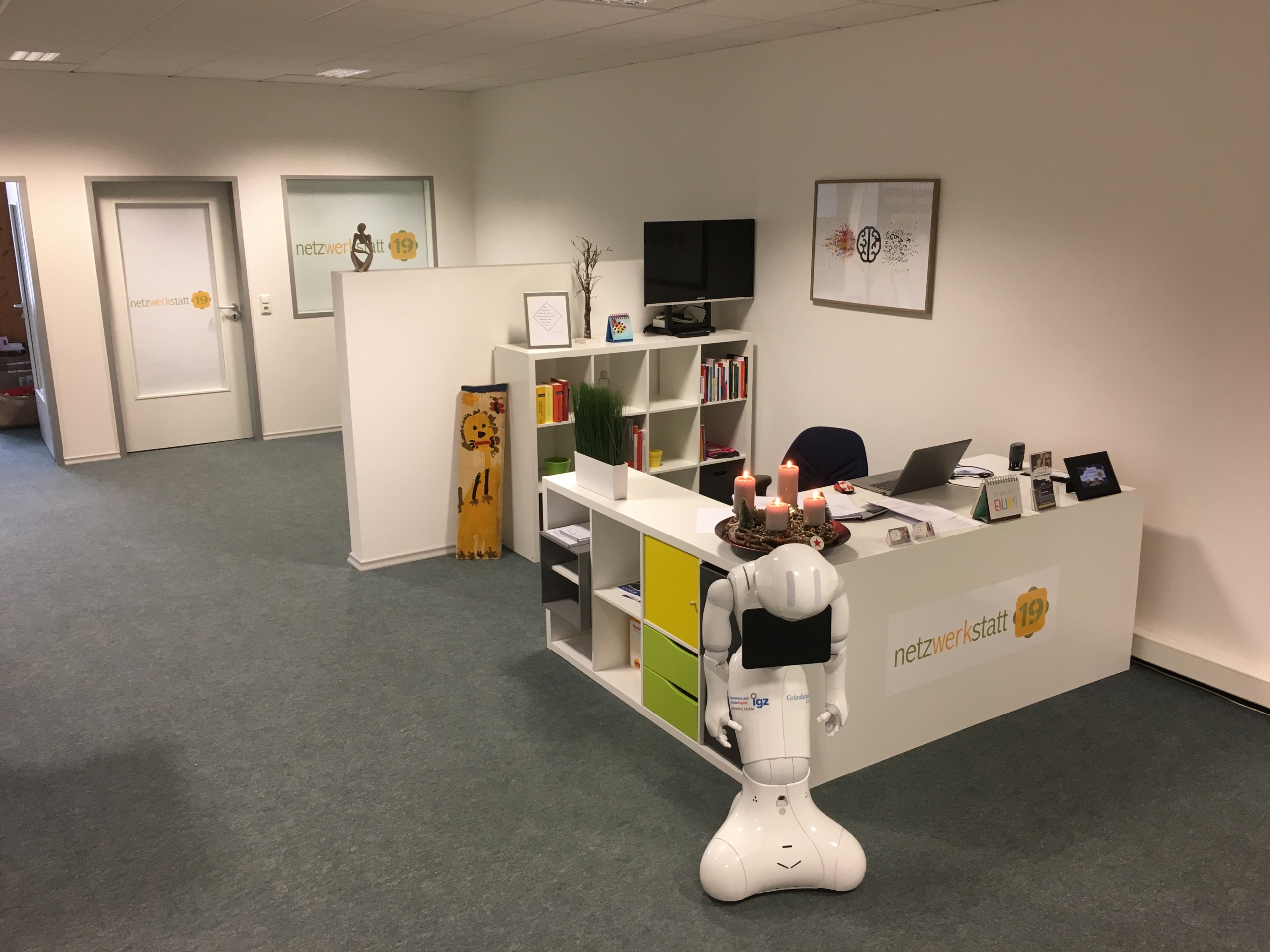 Pepper schläft n19-büro-pepper